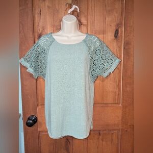 Homebody Brand Women's Green Lace Sleeve‎ Top
